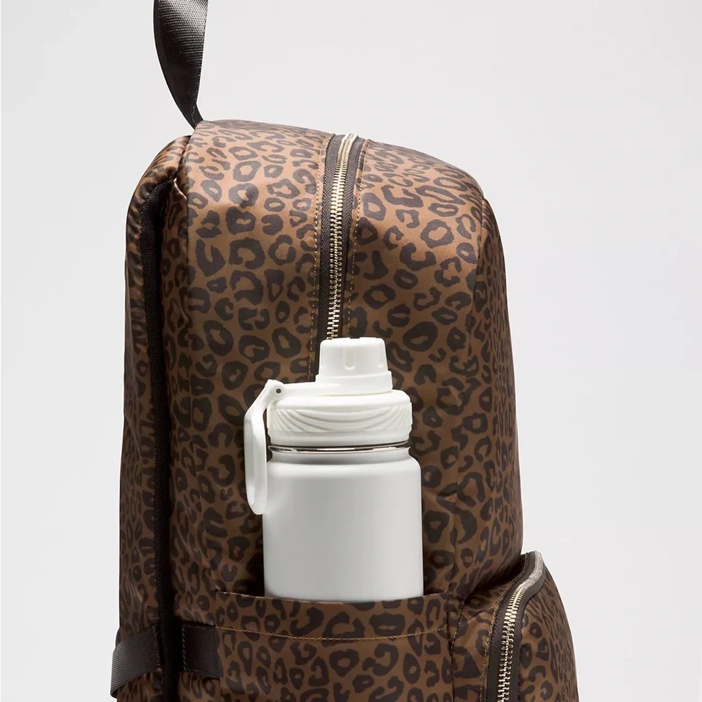 Lululemon Everywhere Backpack 22L Metal Hardware- LPOK/GOLD